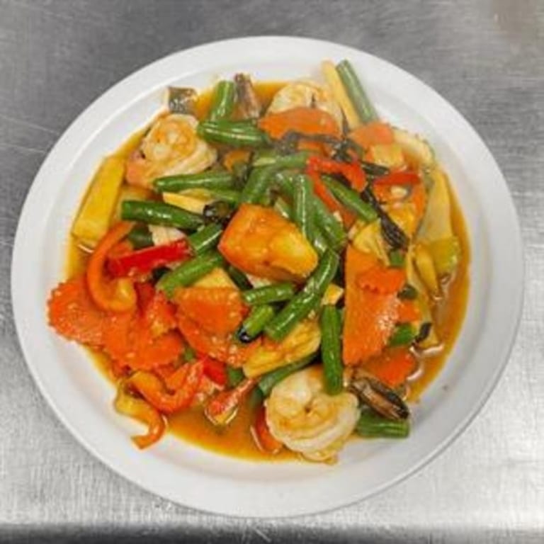 Satisfying Soups: Thai, Vegetarian, and More